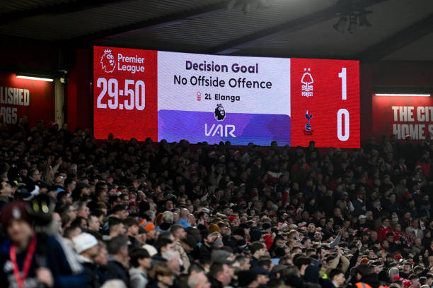 充满悬念和 充满悬念和